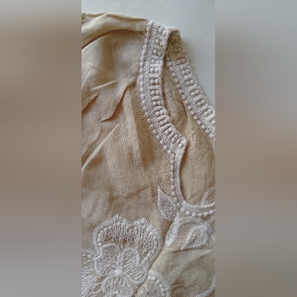 Embroidered blouse - Picture 3 of 7